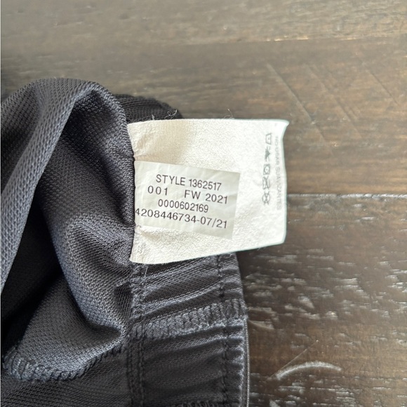 Under Armour Woman's UA Play Up Shorts Size Small Athletic Black Running Shorts - Picture 10 of 10